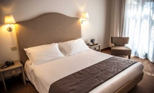 Una camera dell'hotel Terre di Casole a Casole d'Elsa Una camera dell'hotel Terre di Casole a Casole d'Elsa