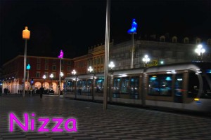 A Nizza il capodanno si festeggia nella colorata piazza Massena