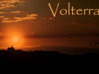 Bel panorama di un tramonto a Volterra