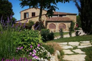La palazzina di Podere Monti, a Casole d'Elsa