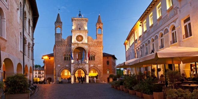 Capodanno a Pordenone, la loggia municipale