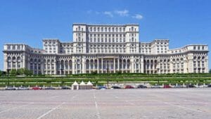 Capodanno a Bucarest, il palazzo del Parlamento.