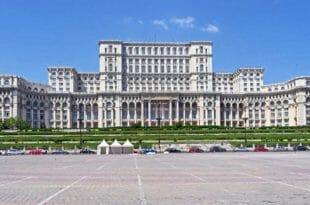 Capodanno a Bucarest, il palazzo del Parlamento.