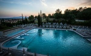 Capodanno a Grotta Giusti: festeggiare in piscina